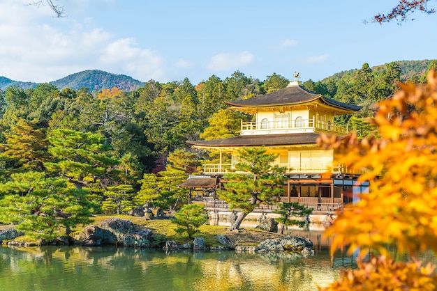 Schöne Architektur im Kinkakuji-Tempel