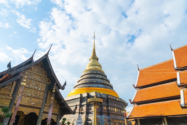 Schöne Architektur in Pra That Lampang Luang in Thailand