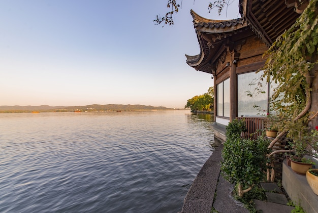 Schöne Architekturlandschaft und Landschaft in Westsee, Hangzhou