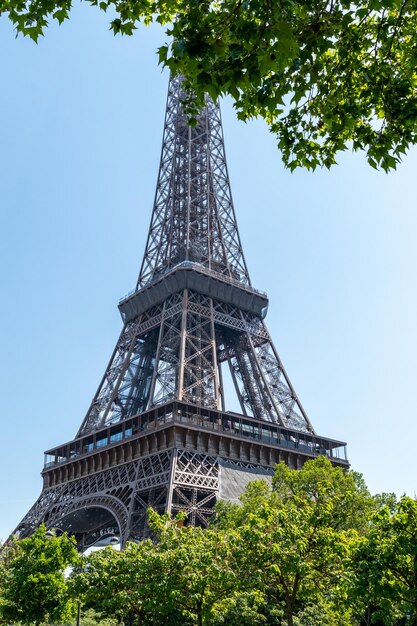 Schöne Aufnahmen des Eiffelturms in Paris