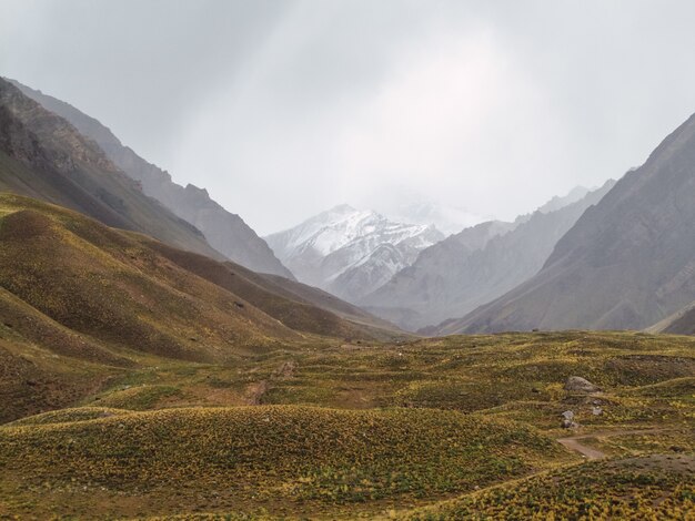 Schöne Aussicht auf den Aconcagua-Berg aus dem Tal des Aconcagua-Nationalparks, Mendoza, Argentinien