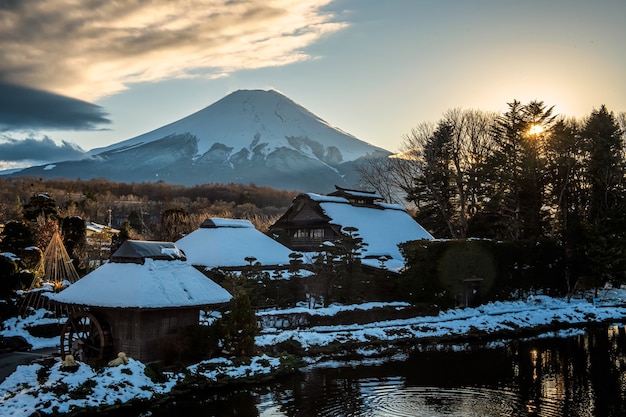 Schöne Aussicht auf den Berg Fuji In Japan, im Winter mit Schnee bedeckt