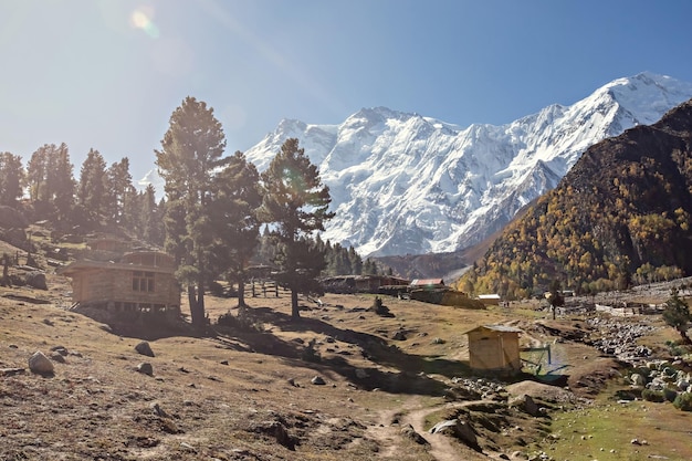 Schöne Aussicht auf den Berg Nanga Parbat, aufgenommen auf dem Weg zum Basislager Nanga Parbat, Pakistan