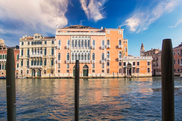 Schöne Aussicht auf den Canal Grande in Venedig, Italien