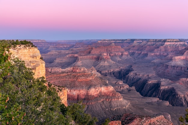 Schöne Aussicht auf den Grand Canyon bei Sonnenuntergang