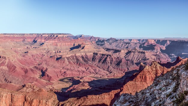 Schöne Aussicht auf den Grand Canyon im Licht der aufgehenden Sonne