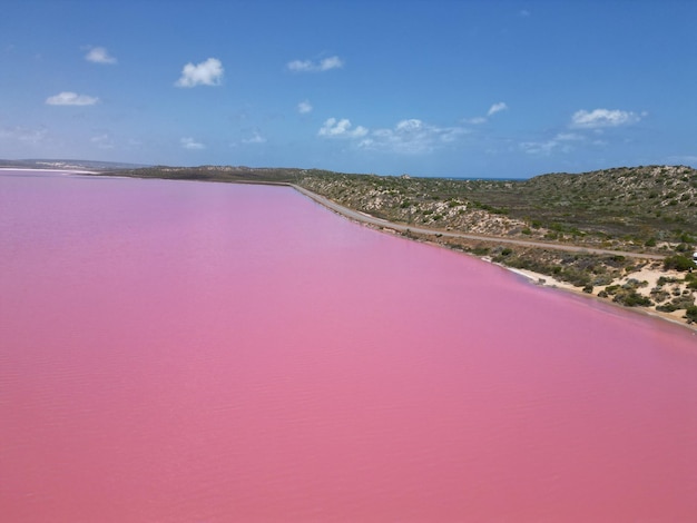 Schöne Aussicht auf den Pink Lake. Lake Hillier, Westaustralien.