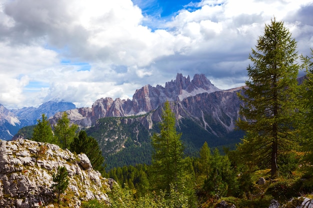 Schöne Aussicht auf die Berge