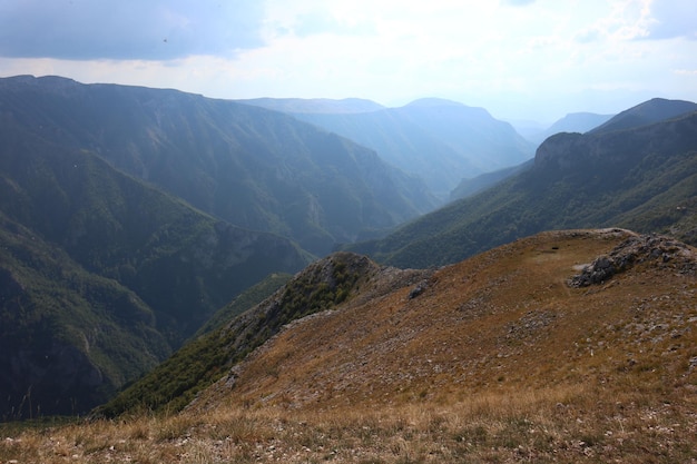 Schöne Aussicht auf die Berge