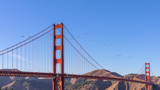 Schöne Aussicht auf die berühmte Golden Gate Bridge in San Francisco