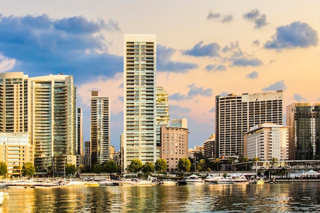 Schöne Aussicht auf die Bucht von Zaitunay in Beirut, Libanon