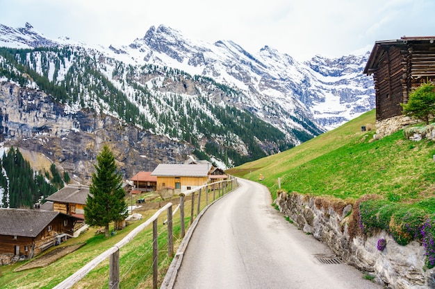 Schöne Aussicht auf die Landschaft in den Alpen bei Gimmelwald