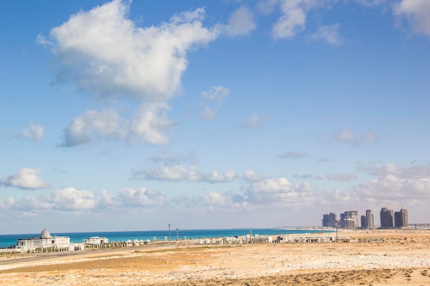 Schöne Aussicht auf die neue Stadt im Zentrum von Alamein, Ägypten