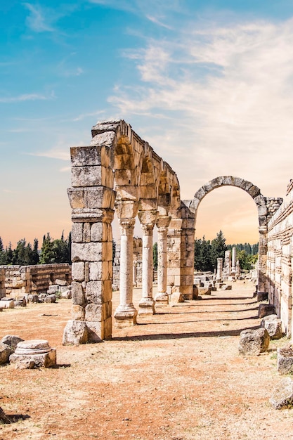 Schöne Aussicht auf die Ruinen der antiken Stadt Anjar, Libanon