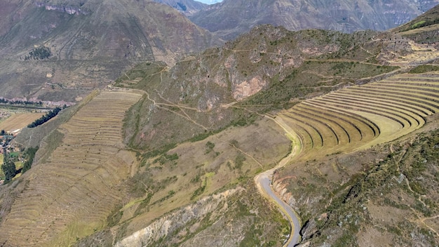 Schöne Aussicht auf die Ruinen von Pisac in Cusco