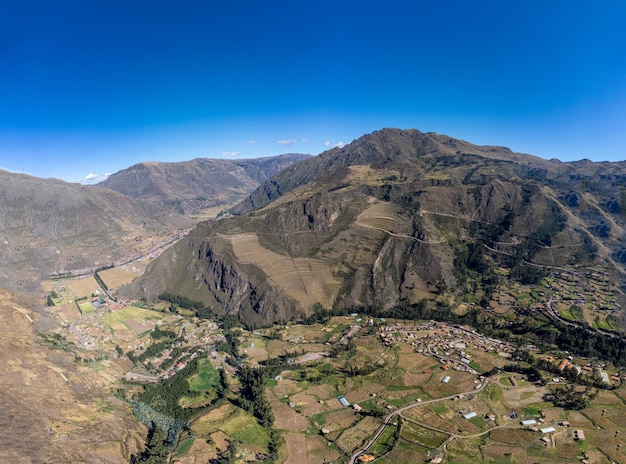 Schöne Aussicht auf die Ruinen von Pisac in Cusco