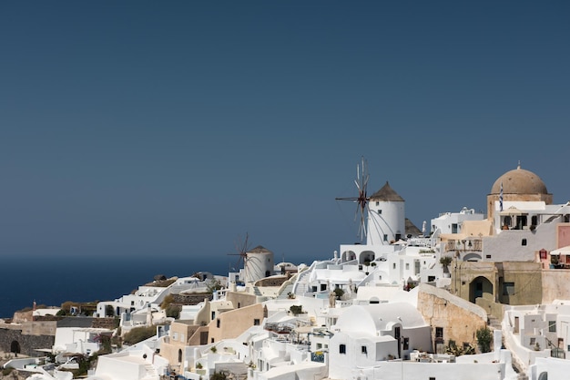 Schöne Aussicht auf die Stadt Santorini Oia mit Caldera