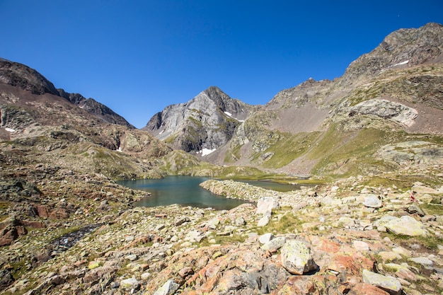 schöne Aussicht auf Ibon de Panticosa in den Pyrenäen