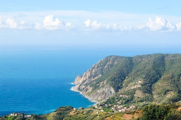 Schöne Aussicht auf Monterosso al Mare am Mittelmeer, in der Provinz La Spezia, Ligurien, Italien.