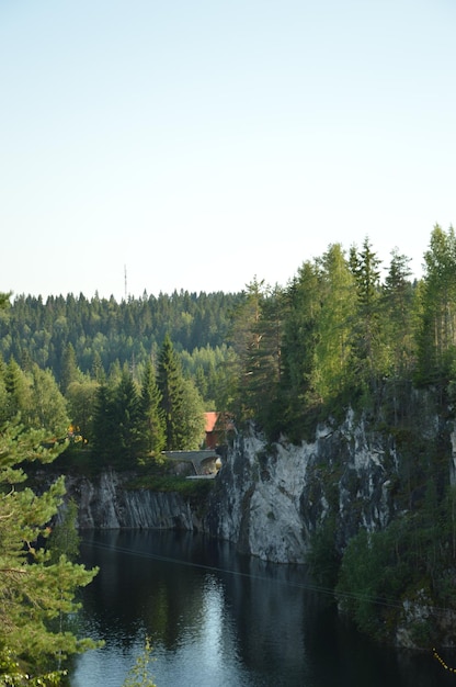 Schöne Aussicht Fluss im Sommer in Karelien Ruskeala Marble Canyon Mining Park Ruskeala Sortavala Republik Karelien Russland Natur Russlands