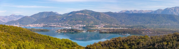 Schöne Aussicht über die Bucht von Kotor in Montenegro