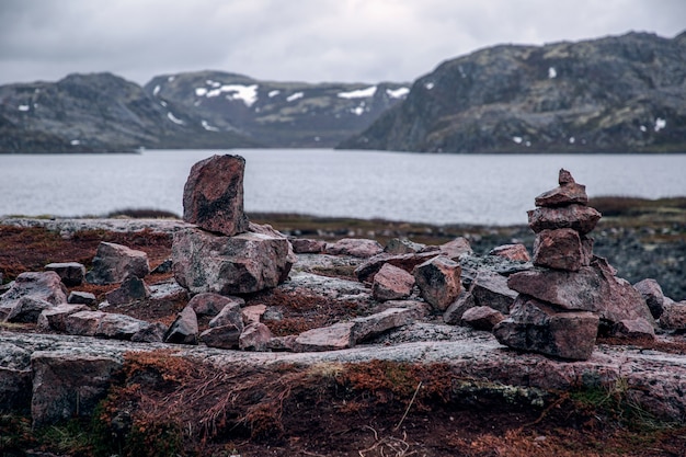 Schöne Aussichten auf die Natur der russischen Arktis