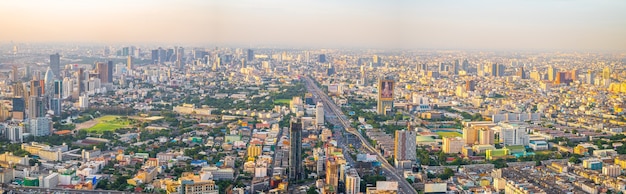 Foto schöne bangkok-stadt, vogelperspektive auf modernen neubauten