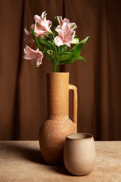 Foto schöne barockvase mit blumen