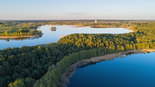 Schöne belarussische Burg aus der Vogelperspektive