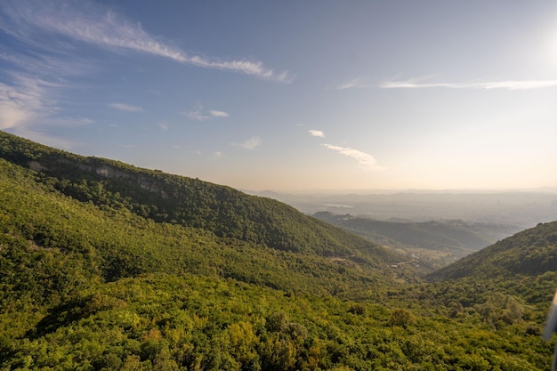 Foto schöne berge mit sanften hügeln in albanien