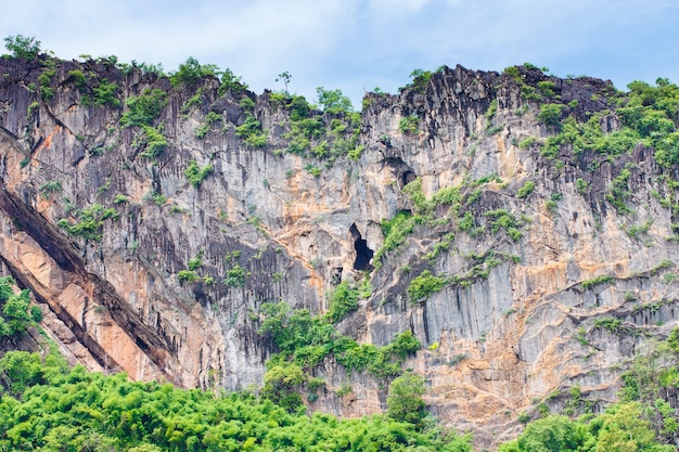 Schöne Bergklippe