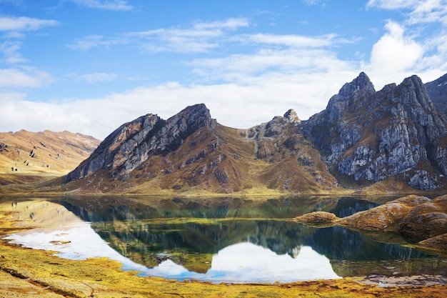 Schöne Berglandschaften in Cordillera Huayhuash, Peru, Südamerika