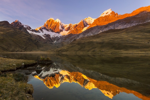 Schöne Berglandschaften in Cordillera Huayhuash, Peru, Südamerika