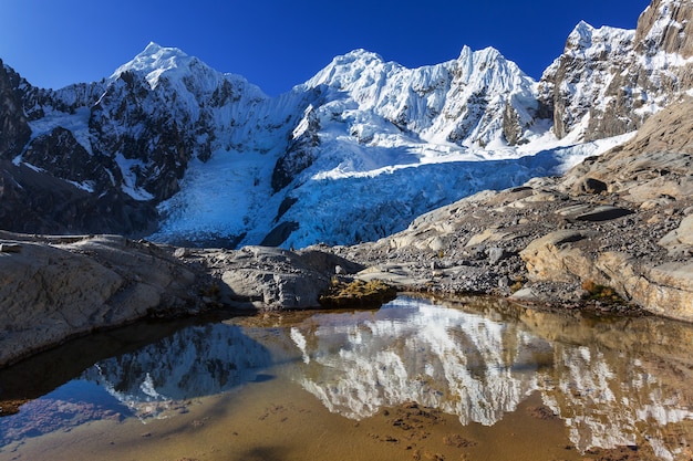 Schöne Berglandschaften in Cordillera Huayhuash, Peru, Südamerika