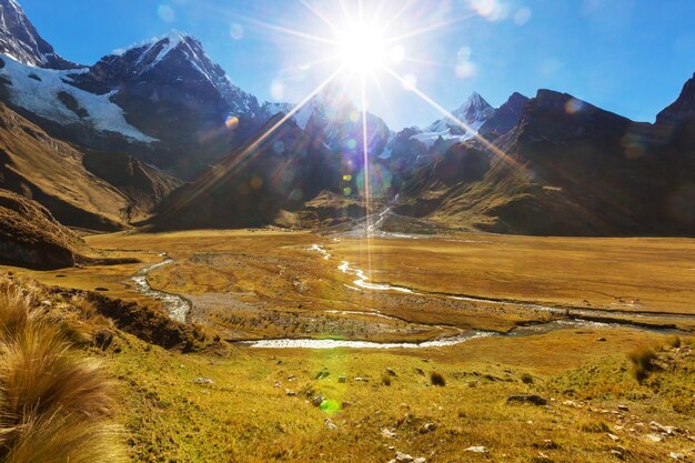 Schöne Berglandschaften in Cordillera Huayhuash, Peru, Südamerika