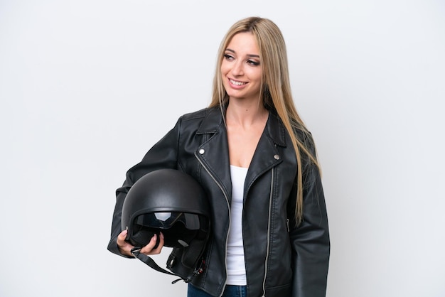 Schöne blonde Frau über einem isolierten Hintergrund