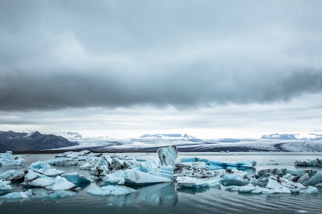 Schöne Eisberge der Jokulsarlon Ice Lake im goldenen Kreis Südislands