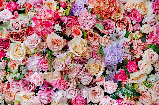 Schöne Farben aus Kunststoff Rose und Lilly Blumenstrauß