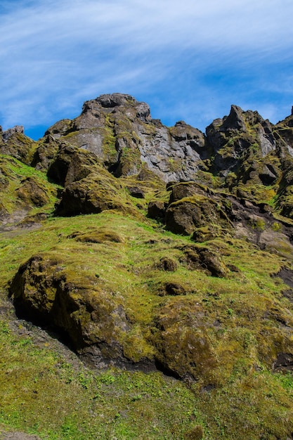 Schöne Felsformationen der Thakgil-Schlucht in Island