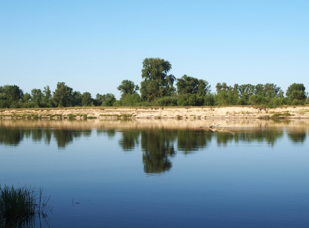 Schöne Flusslandschaft