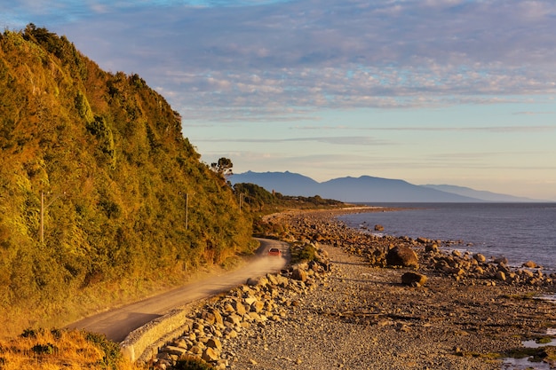 Foto schöne gebirgslandschaft entlang der schotterstraße carretera austral in südpatagonien, chile