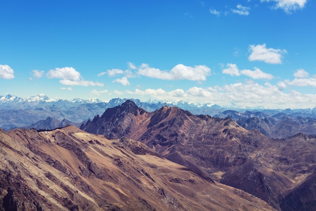 Schöne Gebirgslandschaften in Cordillera Huayhuash, Peru, Südamerika