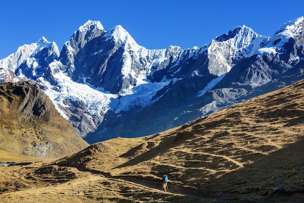 Schöne Gebirgslandschaften in Cordillera Huayhuash, Peru, Südamerika