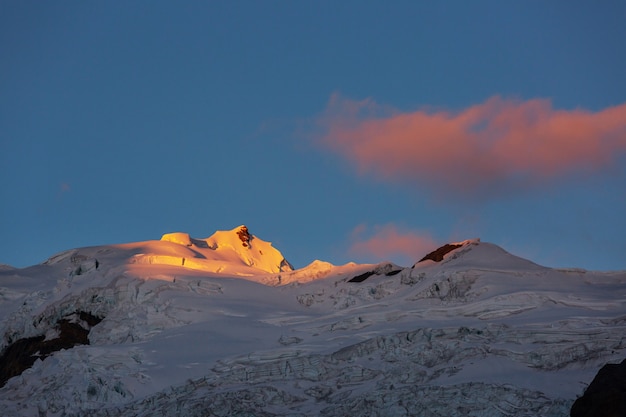 Schöne Gebirgslandschaften in Cordillera Huayhuash, Peru, Südamerika