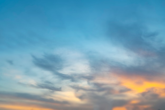 Schöne Himmels- und Wolkenlandschaft