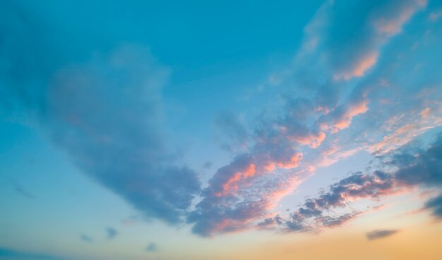 Schöne Himmels- und Wolkenlandschaft