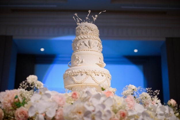 schöne Hochzeitstorte, weiße Kuchenhochzeitsdekoration