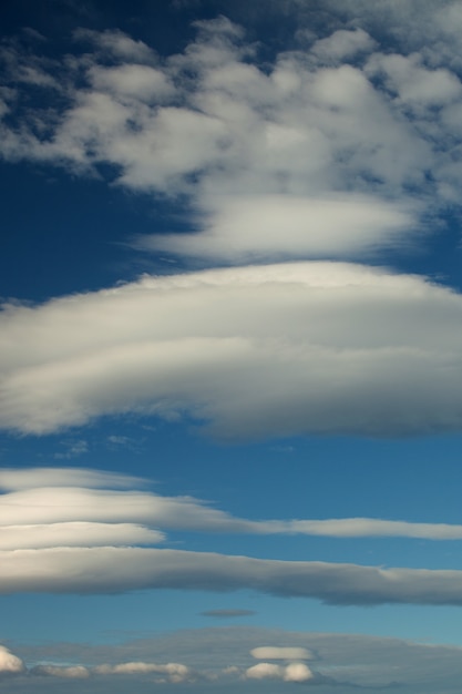 Schöne horizontale Wolken