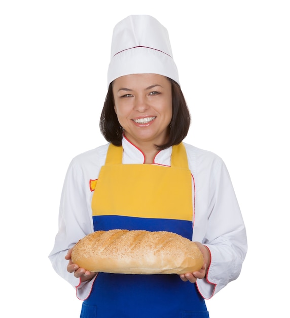 Schöne junge Bäckerin mit frischem Brot in den Händen auf weißem Hintergrund
