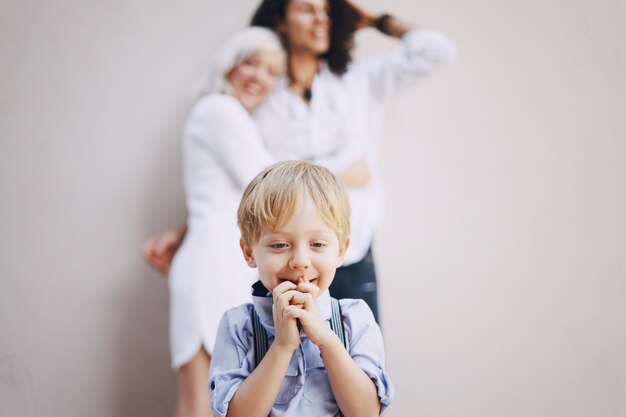 Schöne junge Familie